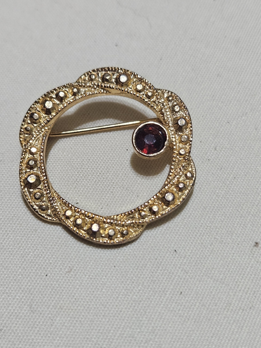 Vintage  Ruby Red faceted glass Marcasite Style Gold-tone Brooch